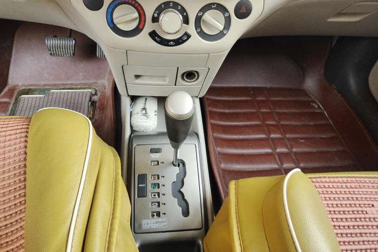 Used Chevrolet Lova 2010 1.4 AT Fashion Edition Gear Lever