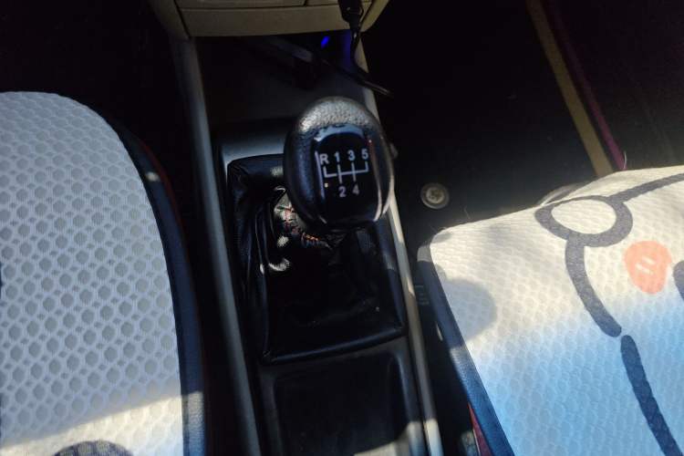 Used Chevrolet Lova 2010 1.4 MT Fengdu Version Gear Lever