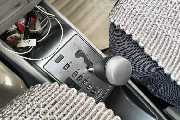 Used Chevrolet Lova 2010 1.4 AT Fashion Edition Gear Lever