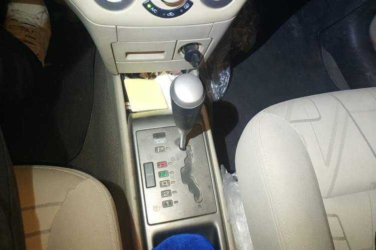 Used Chevrolet Lova 2010 1.6 AT Style Edition Gear Lever