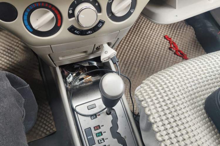 Used Chevrolet Lova 2010 1.4 AT Fashion Edition Gear Lever