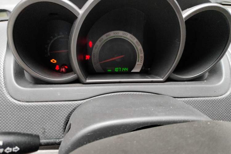 Used Chevrolet Lova 2010 1.4 AT Fashion Edition Odometer Close Up