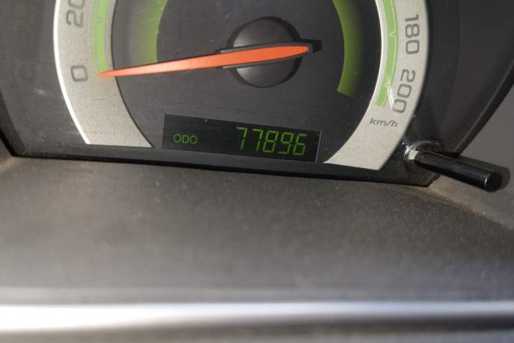 Used Chevrolet Lova 2010 1.4 AT Fashion Edition Odometer Close Up