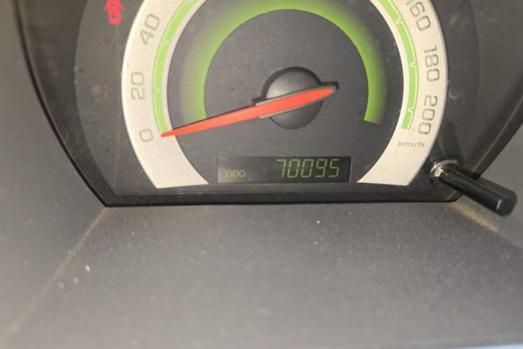 Used Chevrolet Lova 2010 1.6MT Dynamic Edition Odometer Close Up