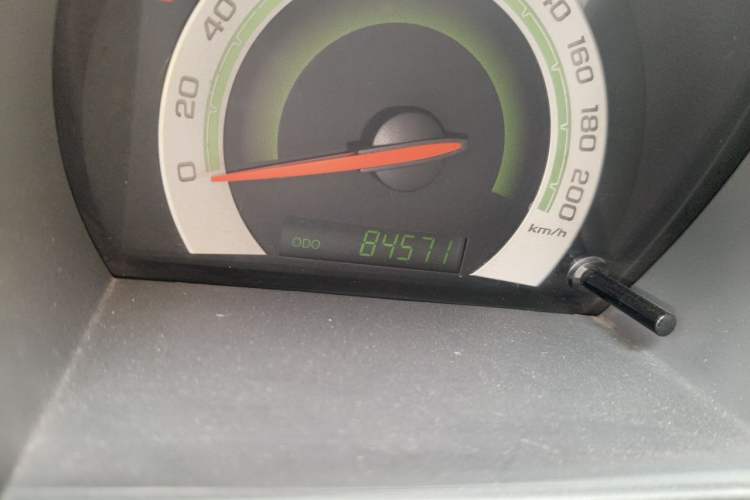 Used Chevrolet Lova 2010 1.4 AT Fashion Edition Odometer Close Up