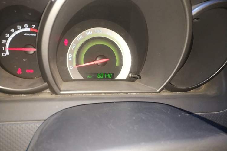 Used Chevrolet Lova 2010 1.6 AT Style Edition Odometer Close Up