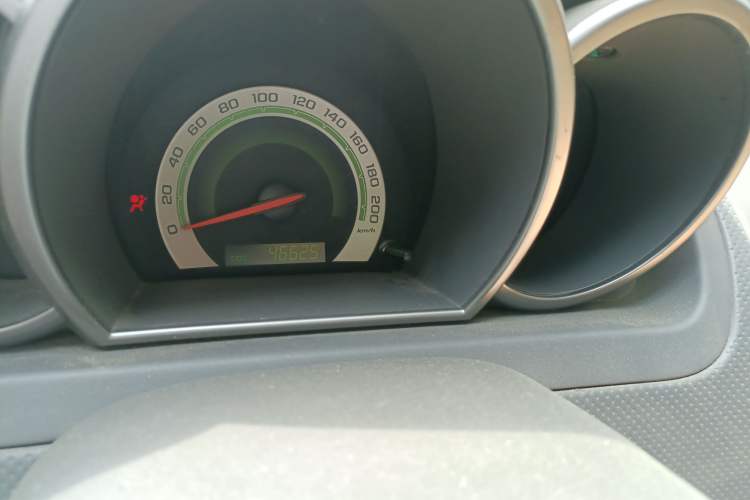 Used Chevrolet Lova 2010 1.4 AT Fashion Edition Odometer Close Up