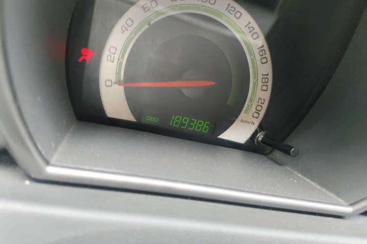 Used Chevrolet Lova 2010 1.4 AT Fashion Edition Odometer Close Up