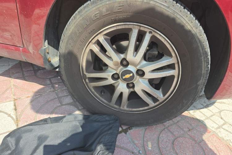 Used Chevrolet Lova 2010 1.6MT Dynamic Edition Right Front Wheel Hub