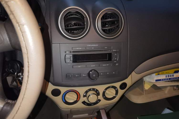 Used Chevrolet Lova 2010 1.6MT Dynamic Edition Audio And AC Panel