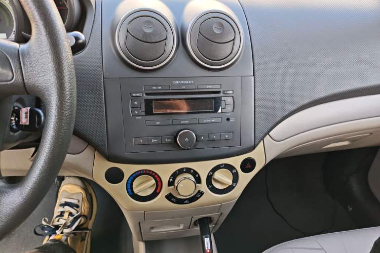 Used Chevrolet Lova 2010 1.4 AT Fashion Edition Audio And AC Panel