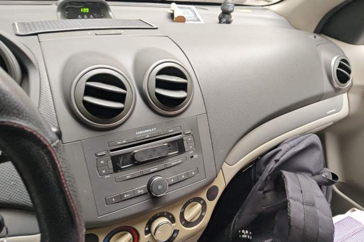 Used Chevrolet Lova 2010 1.4 AT Fashion Edition Audio And AC Panel