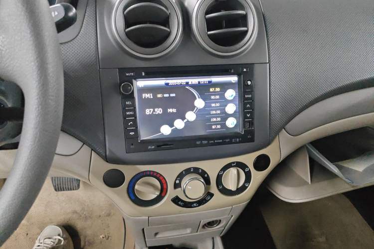 Used Chevrolet Lova 2010 1.4 AT Fashion Edition Audio And AC Panel