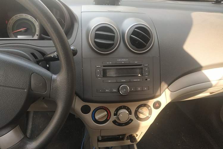Used Chevrolet Lova 2010 1.4 AT Fashion Edition Audio And AC Panel