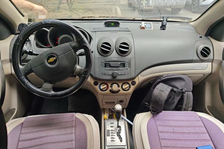 Used Chevrolet Lova 2010 1.4 AT Fashion Edition Center Console