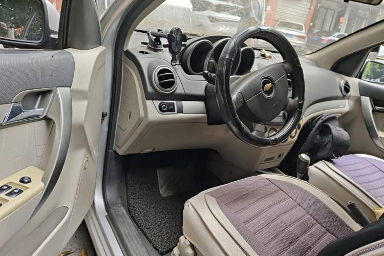 Used Chevrolet Lova 2010 1.4 AT Fashion Edition Driver Seat