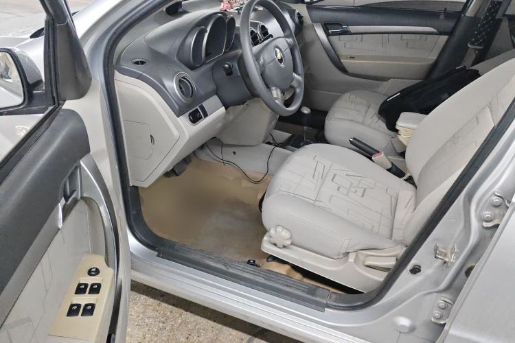 Used Chevrolet Lova 2010 1.4 AT Fashion Edition Driver Seat