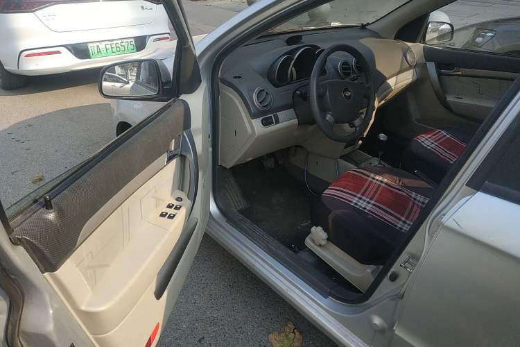 Used Chevrolet Lova 2010 1.4 AT Fashion Edition Driver Seat