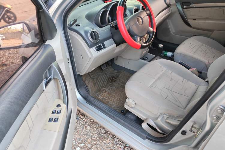 Used Chevrolet Lova 2010 1.4 AT Fashion Edition Driver Seat