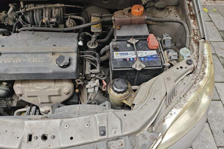 Used Chevrolet Lova 2010 1.4 AT Fashion Edition Engine Bay Left