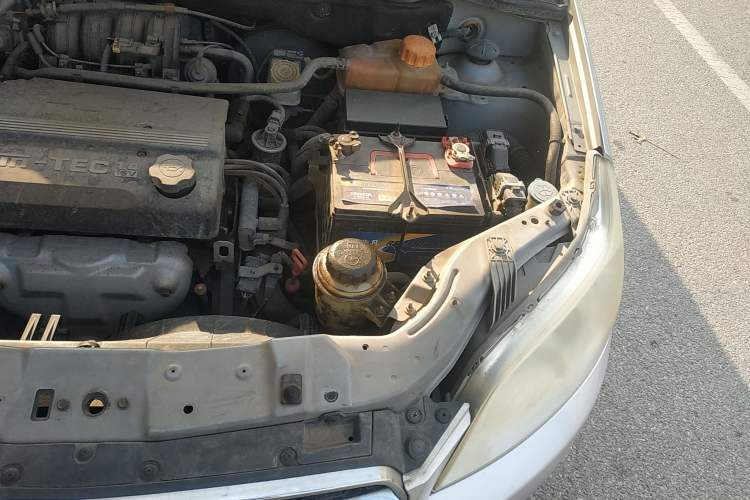 Used Chevrolet Lova 2010 1.4 AT Fashion Edition Engine Bay Left