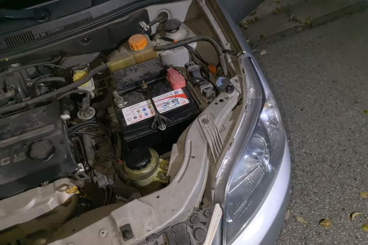 Used Chevrolet Lova 2010 1.4 AT Fashion Edition Engine Bay Left