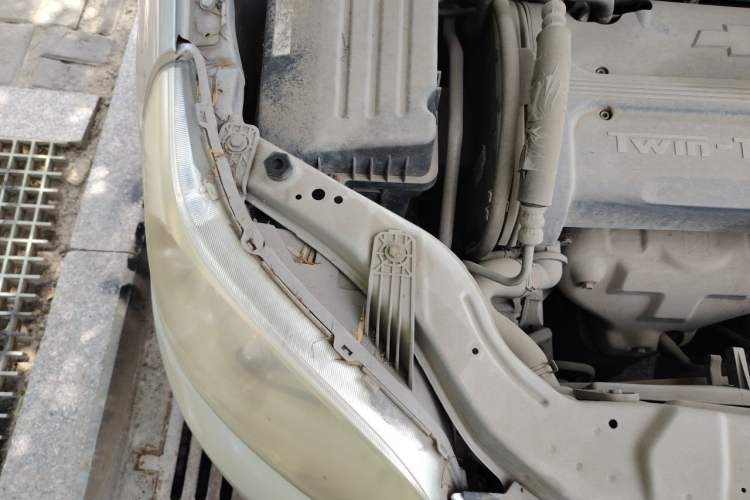 Used Chevrolet Lova 2010 1.6MT Dynamic Edition Engine Bay Right