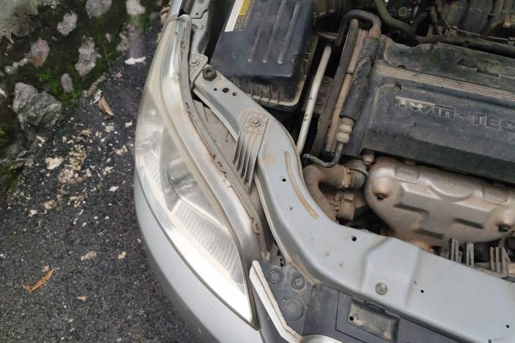 Used Chevrolet Lova 2010 1.4 MT Fengdu Version Engine Bay Right