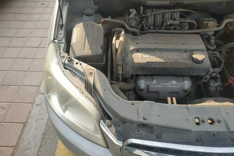 Used Chevrolet Lova 2010 1.4 AT Fashion Edition Engine Bay Right