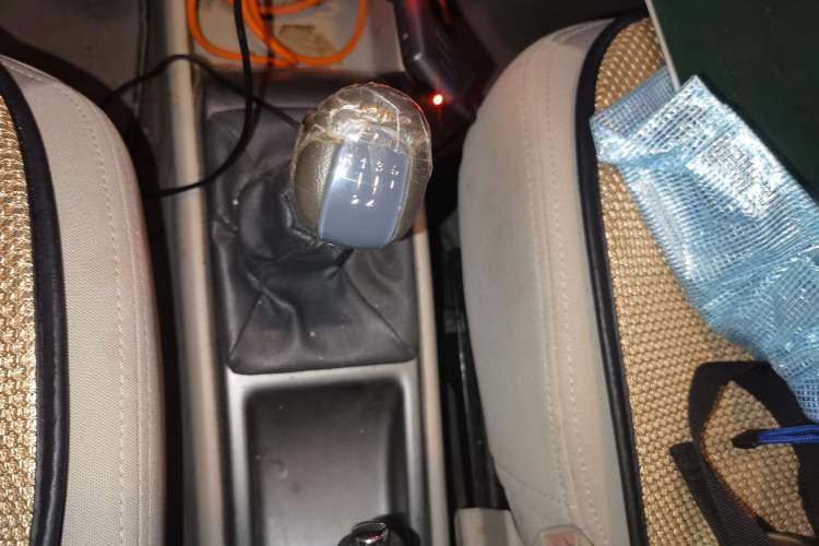 Used Chevrolet Lova 2010 1.6MT Dynamic Edition Gear Lever