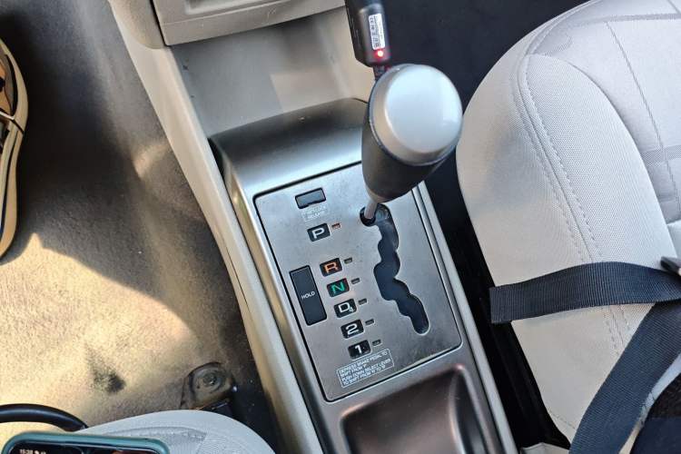 Used Chevrolet Lova 2010 1.4 AT Fashion Edition Gear Lever
