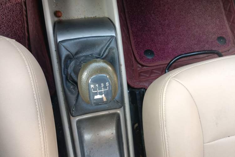 Used Chevrolet Lova 2010 1.4 MT Fengdu Version Gear Lever