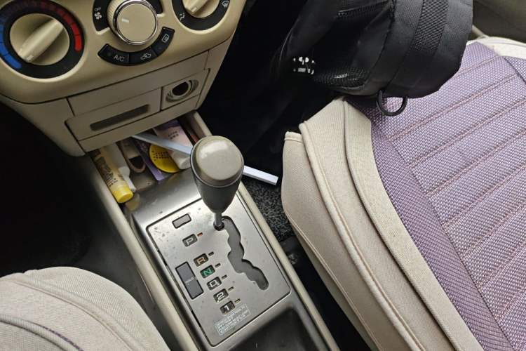 Used Chevrolet Lova 2010 1.4 AT Fashion Edition Gear Lever