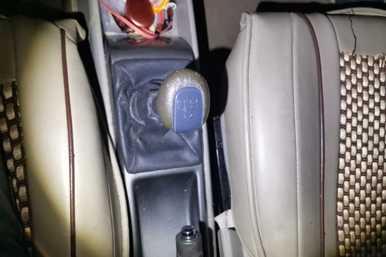 Used Chevrolet Lova 2010 1.4 MT Fengdu Version Gear Lever