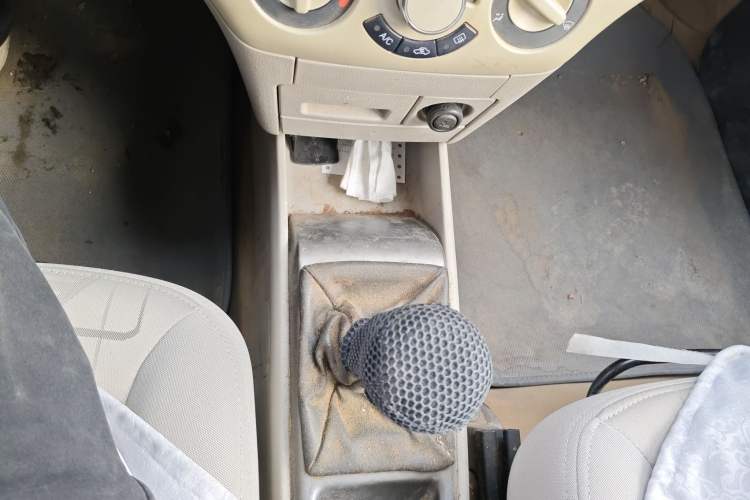 Used Chevrolet Lova 2010 1.4 MT Fengdu Version Gear Lever