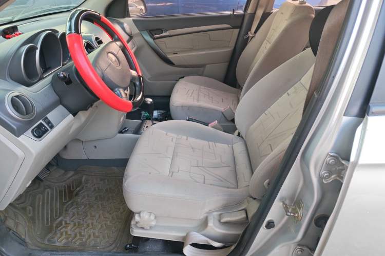 Used Chevrolet Lova 2010 1.4 AT Fashion Edition Left Front Seat