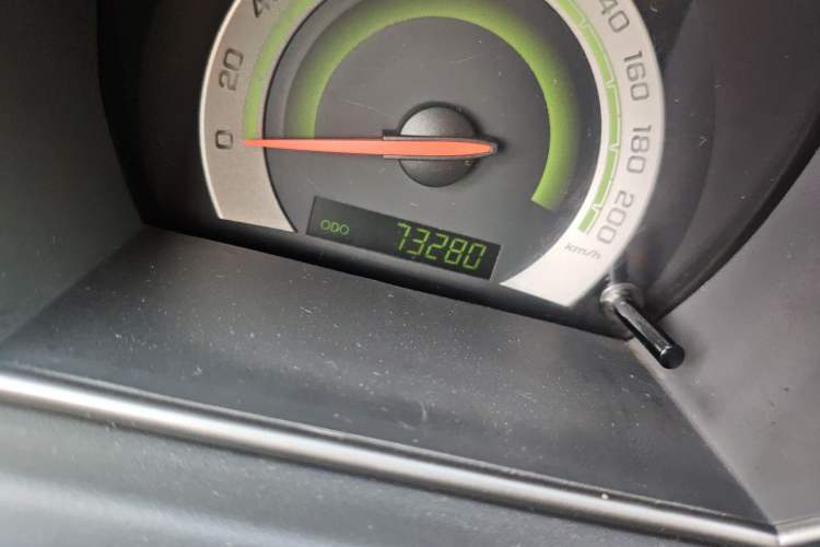 Used Chevrolet Lova 2010 1.4 AT Fashion Edition Odometer Close Up