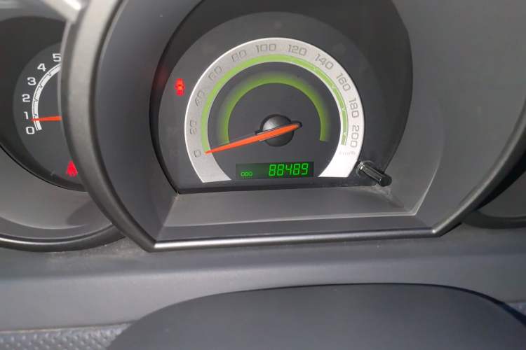 Used Chevrolet Lova 2010 1.4 AT Fashion Edition Odometer Close Up
