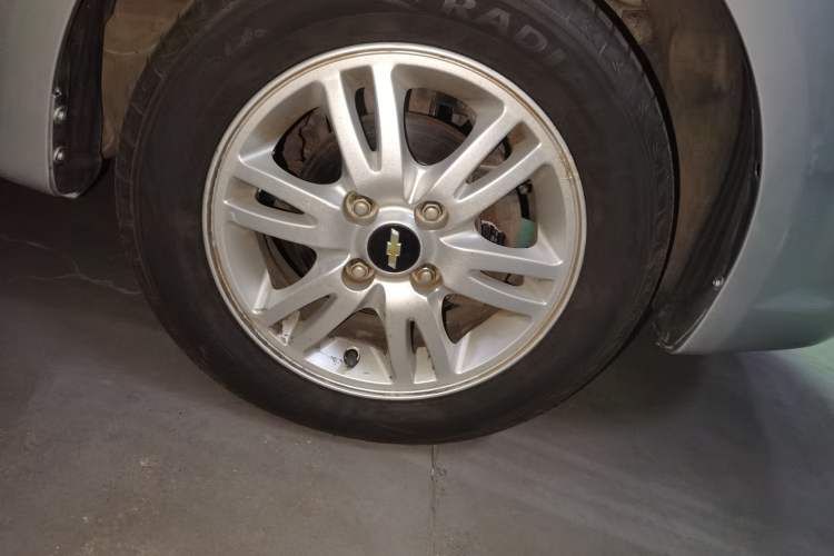 Used Chevrolet Lova 2010 1.6MT Dynamic Edition Right Front Wheel Hub
