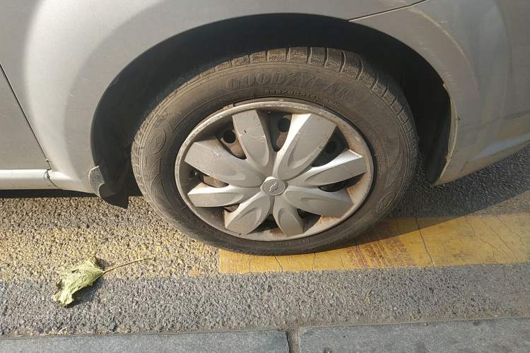 Used Chevrolet Lova 2010 1.4 AT Fashion Edition Right Front Wheel Hub