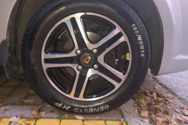 Used Chevrolet Lova 2010 1.4 AT Fashion Edition Right Front Wheel Hub