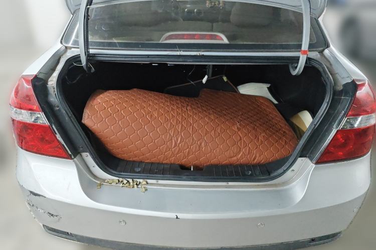 Used Chevrolet Lova 2010 1.4 AT Fashion Edition Trunk