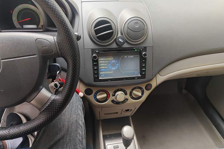 Used Chevrolet Lova 2010 1.4 AT Fashion Edition Audio And AC Panel