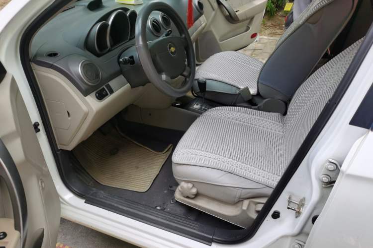 Used Chevrolet Lova 2010 1.6 AT Style Edition Driver Seat