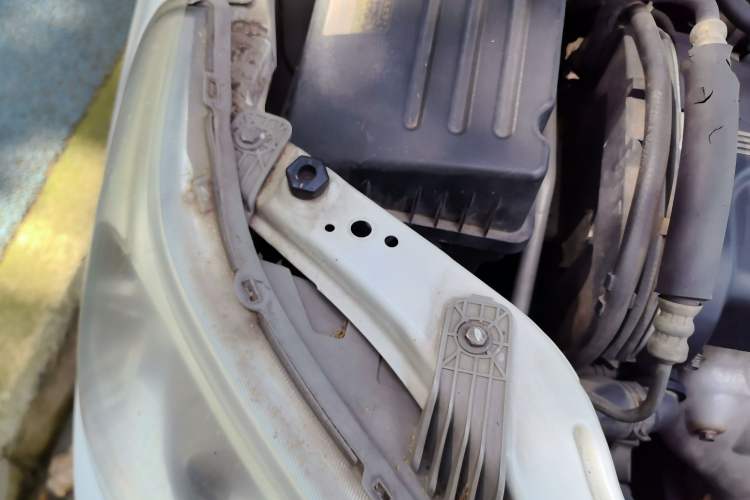 Used Chevrolet Lova 2010 1.4 MT Fengdu Version Engine Bay Right