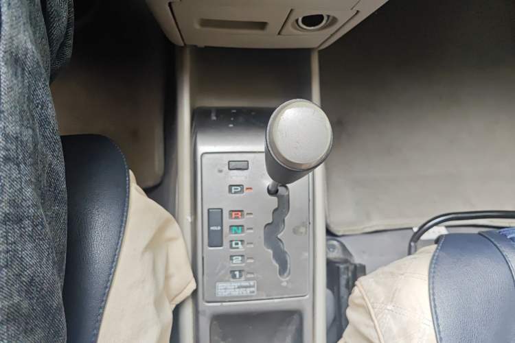 Used Chevrolet Lova 2010 1.4 AT Fashion Edition Gear Lever
