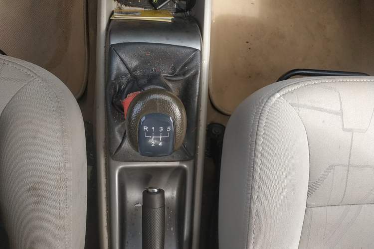 Used Chevrolet Lova 2010 1.4 MT Fengdu Version Gear Lever