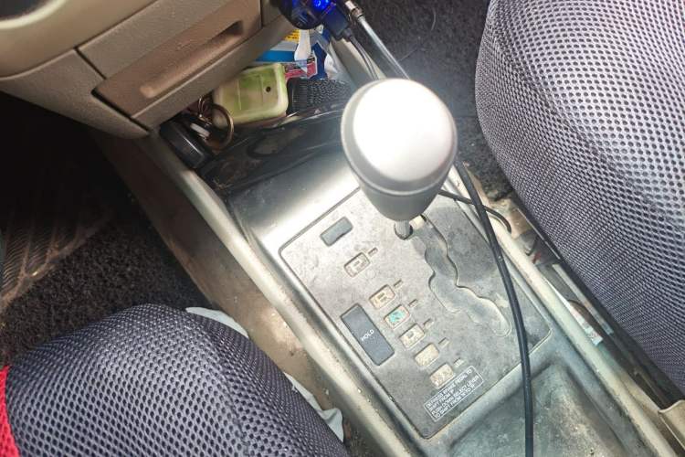 Used Chevrolet Lova 2010 1.6 AT Style Edition Gear Lever