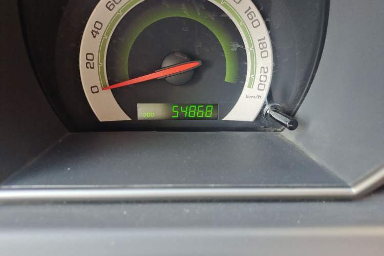 Used Chevrolet Lova 2010 1.4 AT Fashion Edition Odometer Close Up