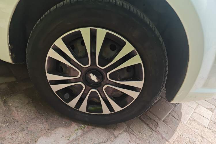 Used Chevrolet Lova 2010 1.4 AT Fashion Edition Right Front Wheel Hub